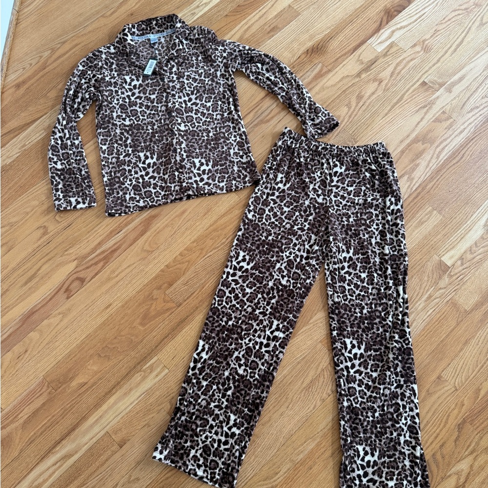 Studio Badgley Mischka leopard print pajama set super soft
